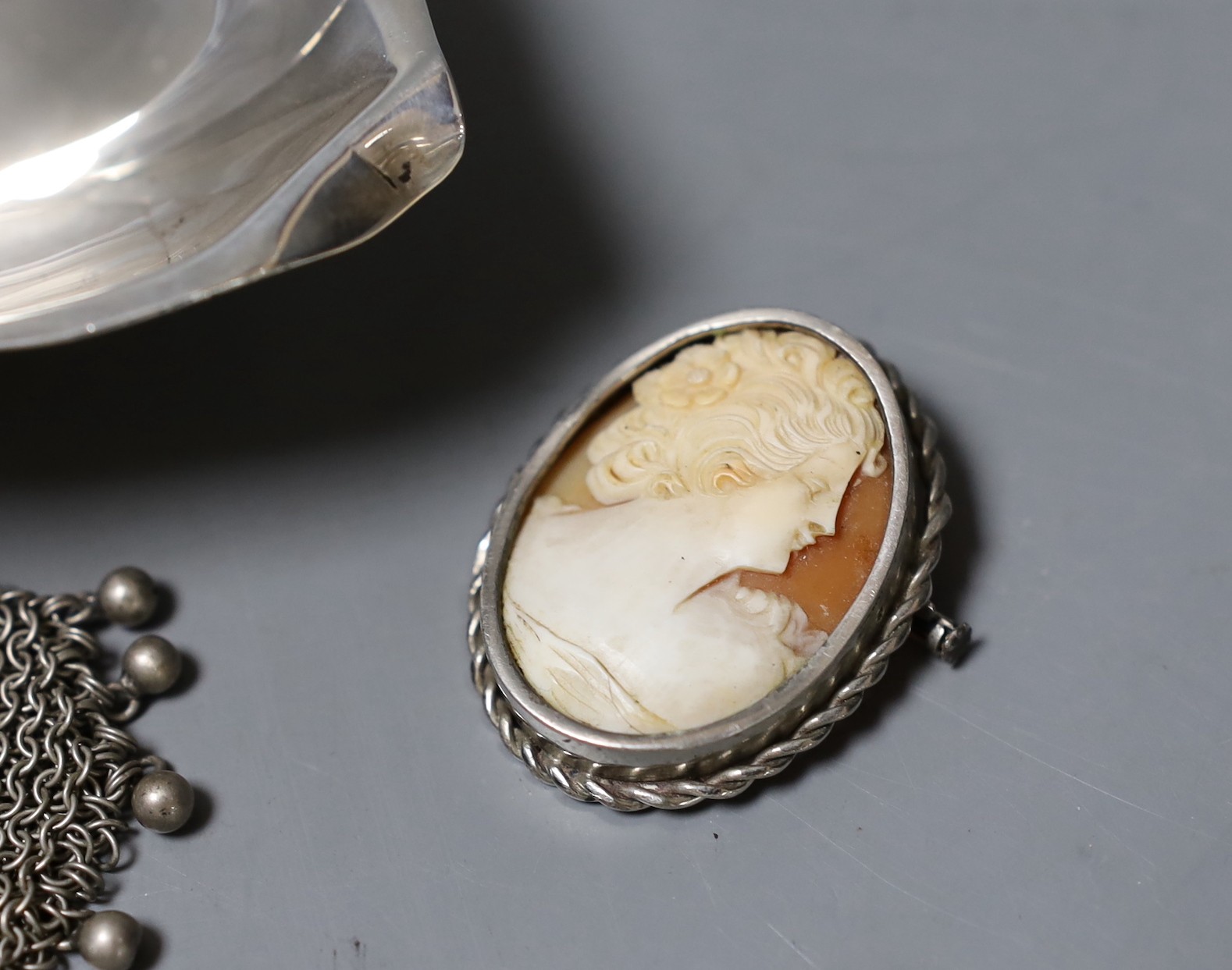 A modern sterling Sciarrotta leaf dish, 13.4cm,a nickel cased Omega open face pocket watch, a white metal and oval cameo shell set brooch and a chain mesh purse.